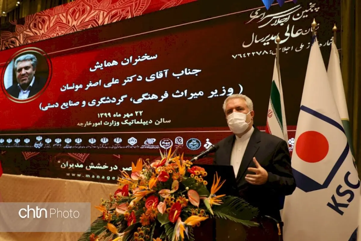 مدیر جهادی باید بی‌وقفه و بی‌منت برای خدمت به مردم تلاش کند