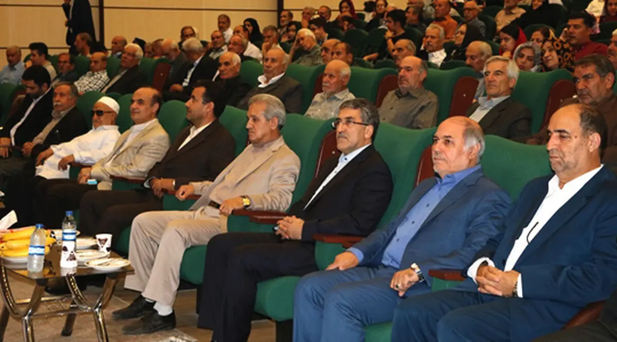 ضرورت برخورداری بازنشستگان از بسته‌های حمایتی، رفاهی و بانکی شاغلین