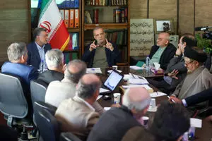 حکمرانی سلامت باید از درمان‌محوری به سلامت جامعه‌محور تغییر کند/ شبکه بهداشت باید به سکوی هماهنگی خدمات سلامت، اجتماعی و پیشگیرانه تبدیل شود