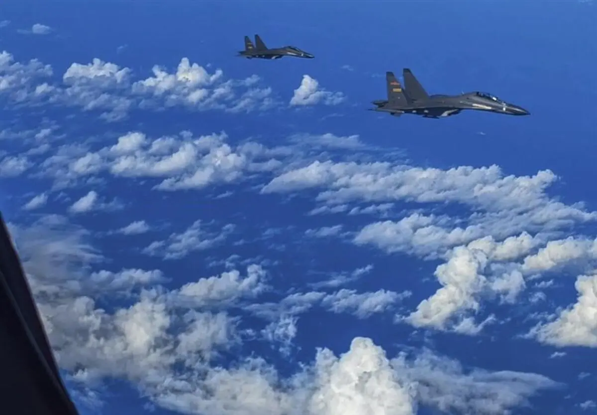  Five Chinese Aircraft, Four Ships Detected near Taiwan