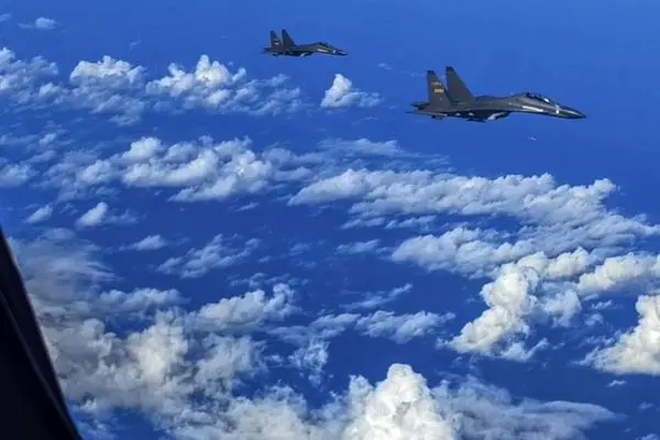  Five Chinese Aircraft, Four Ships Detected near Taiwan