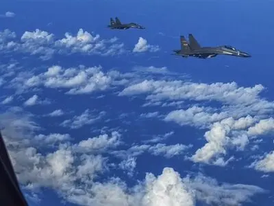  Five Chinese Aircraft, Four Ships Detected near Taiwan