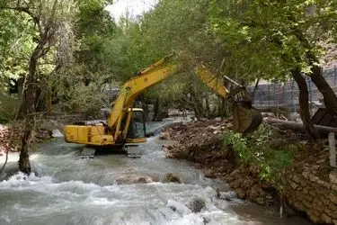 برخورد با حفاری شبانه برای عبور خط لوله از زاینده‌رود