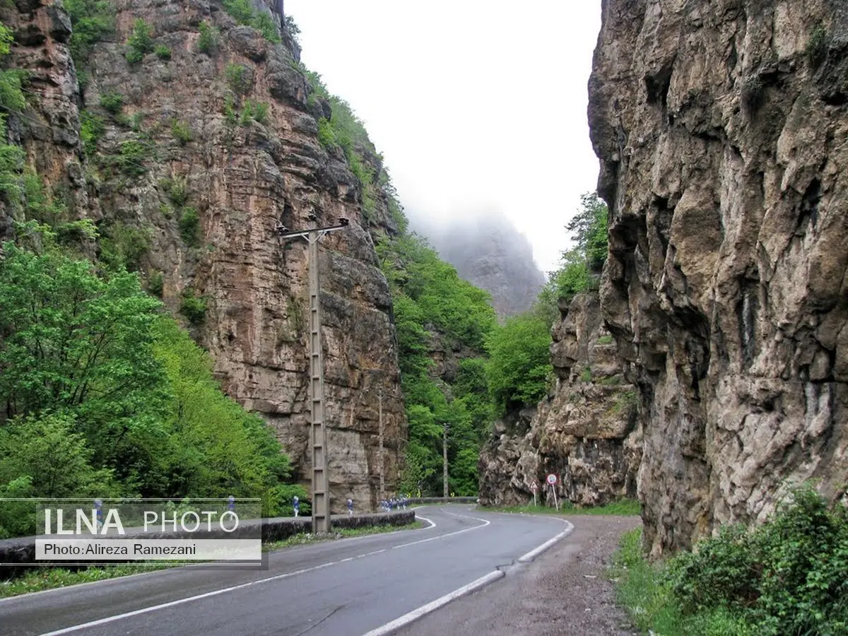 رفع نقص فنی 20 نقطه حادثه خیز در جاده چالوس