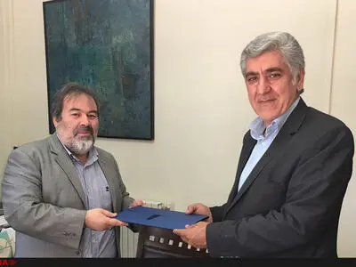 ابلاغ حکم دبیرکلی جشنواره هنرهای تجسمی فجر برای مجتبی آقایی