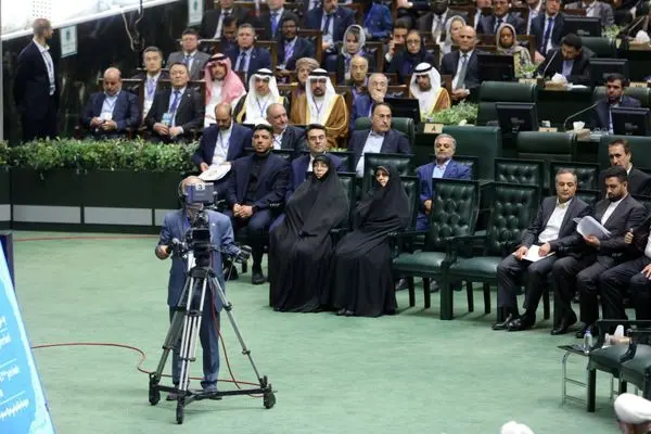حضور همسر امیرعبداللهیان در مراسم افتتاحیه مجلس شورای اسلامی