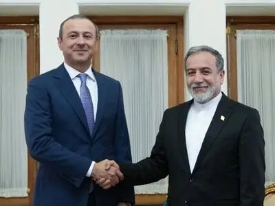 سكرتير مجلس الأمن الأرميني يلتقي وزير الخارجية الإيراني