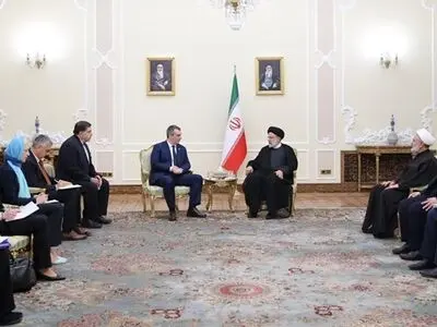 رهبران کشورها باید با هوشیاری مانع نفوذ مخرب نظام سلطه شوند