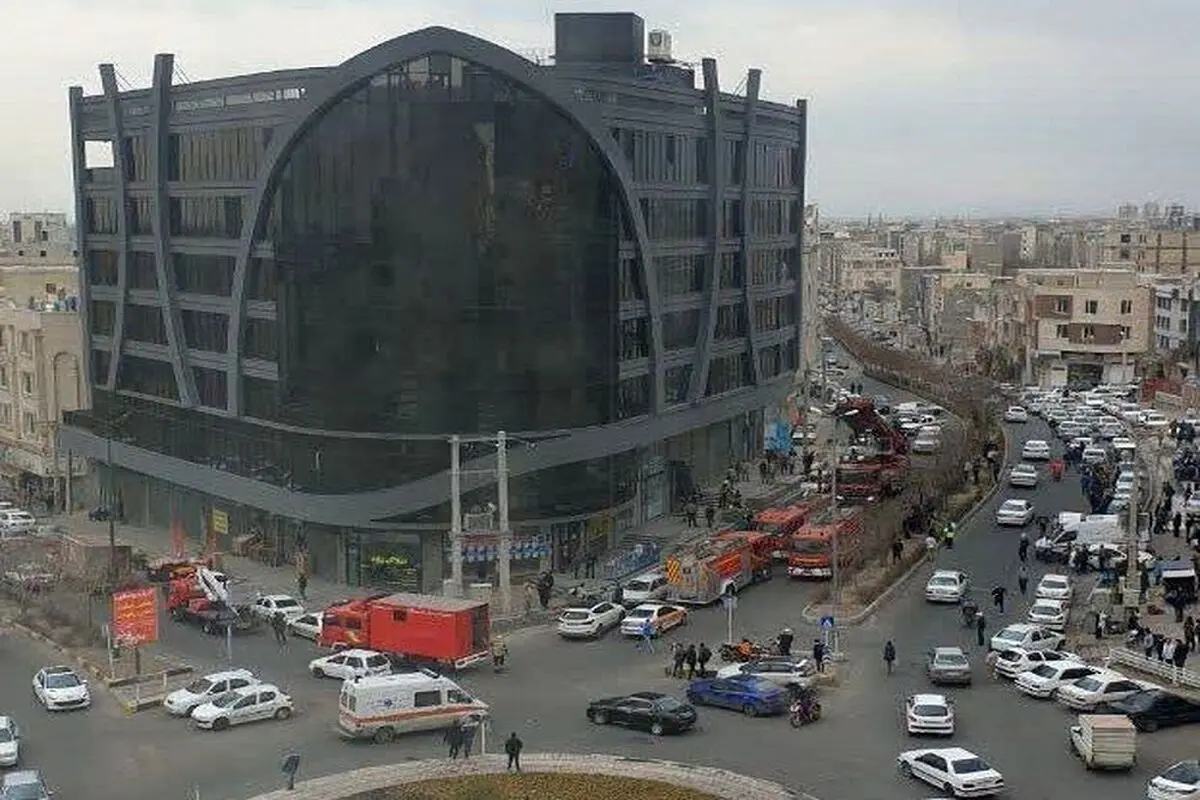 مهار آتش سوزی ساختمان شش طبقه در قزوین
