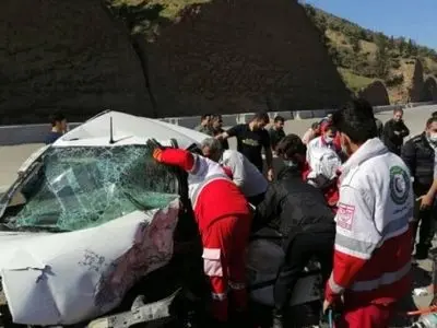 سقوط خودروی سواری به دره در جاده چالوس دو کشته برجای گذاشت