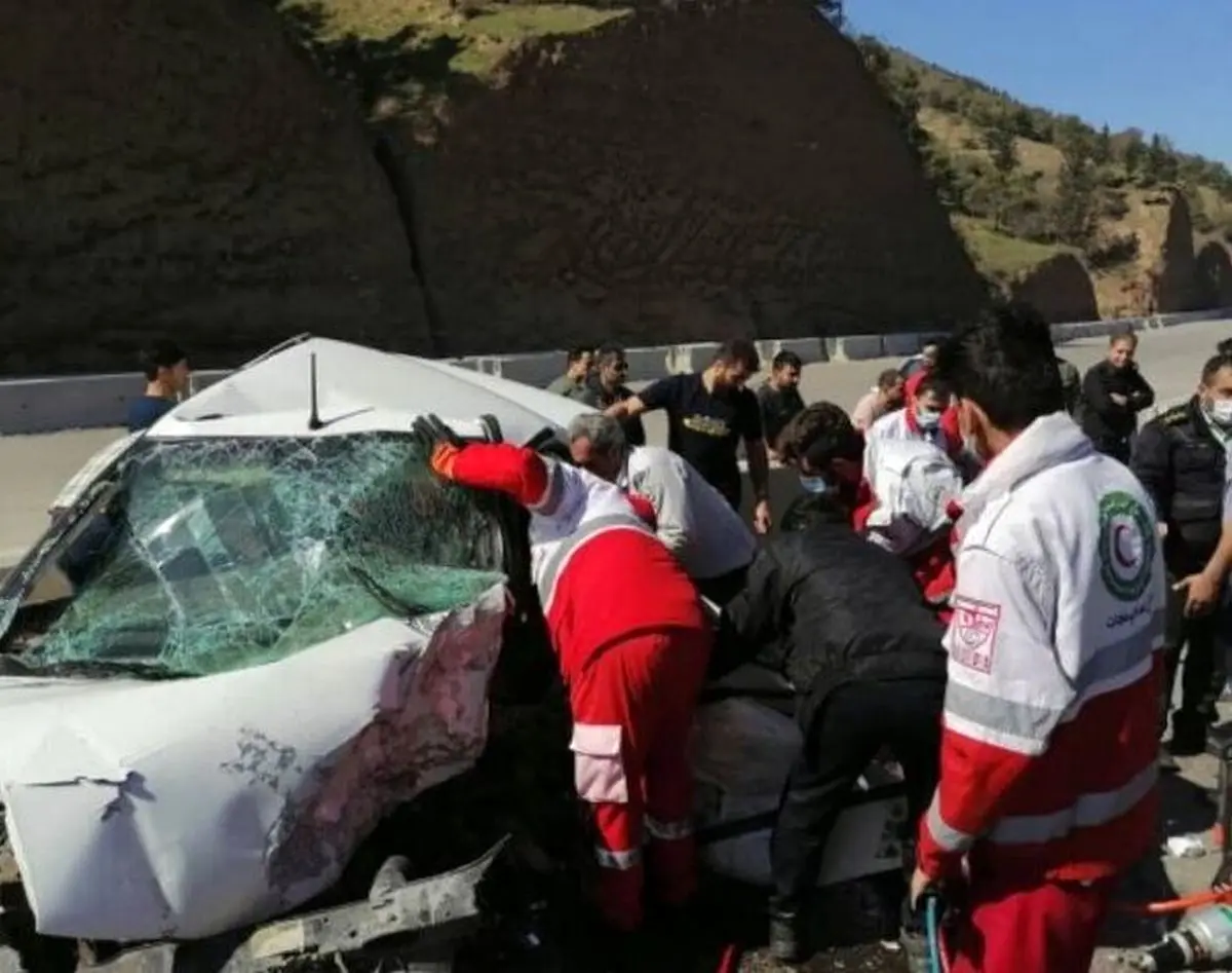 سقوط خودروی سواری به دره در جاده چالوس دو کشته برجای گذاشت