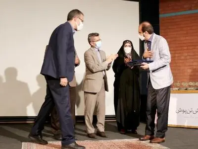 تقدیر از ابوالقاسم شیرازى در  مراسم افتتاحیه هشتمین جشنواره ملی نقش تن پوش"