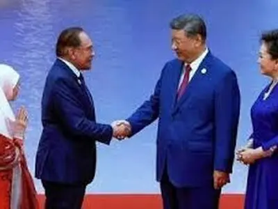  این بار همسر رییس جمهور مالزی دست رییس جمهور چین را رد کرد!/فیلم