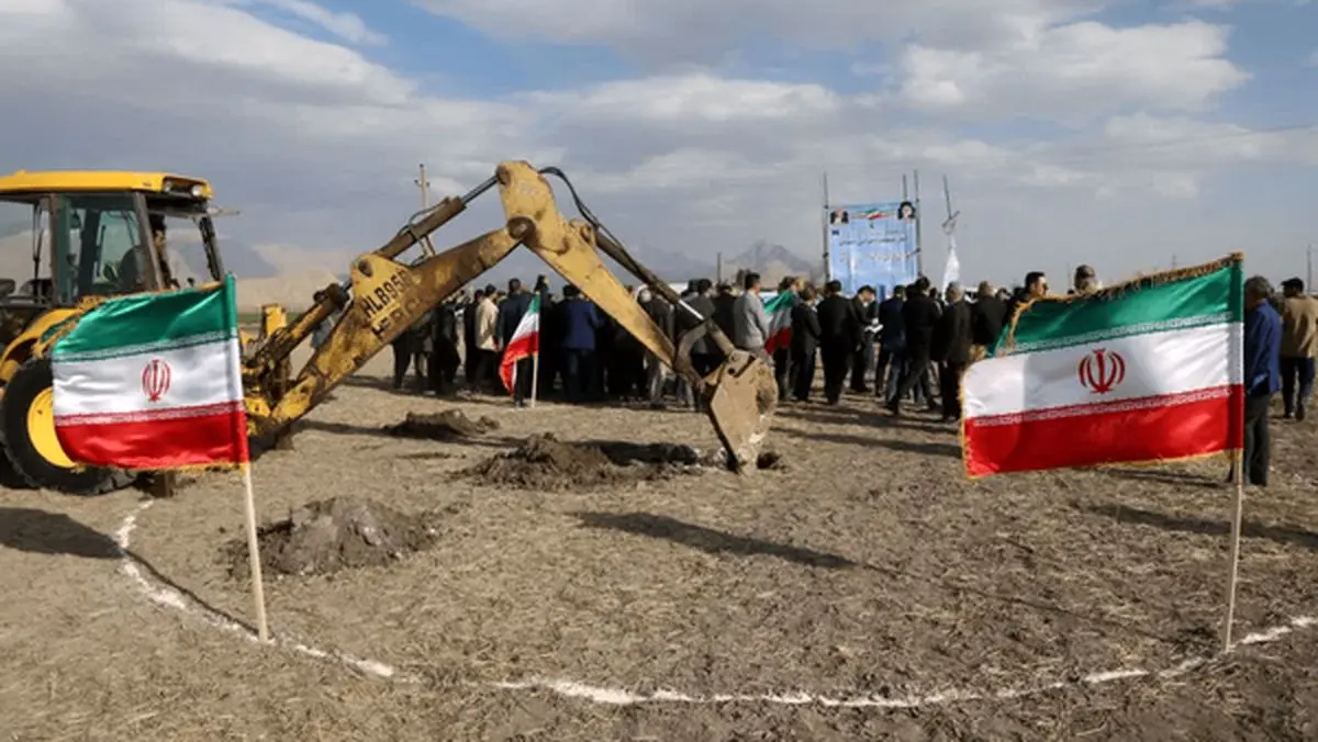 کلنگ کارخانه قند کرمانشاه با حضور معاون رئیس‌جمهور به زمین زده شد