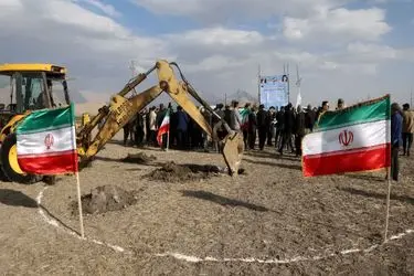 کلنگ کارخانه قند کرمانشاه با حضور معاون رئیس‌جمهور به زمین زده شد