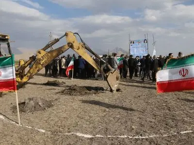کلنگ کارخانه قند کرمانشاه با حضور معاون رئیس‌جمهور به زمین زده شد