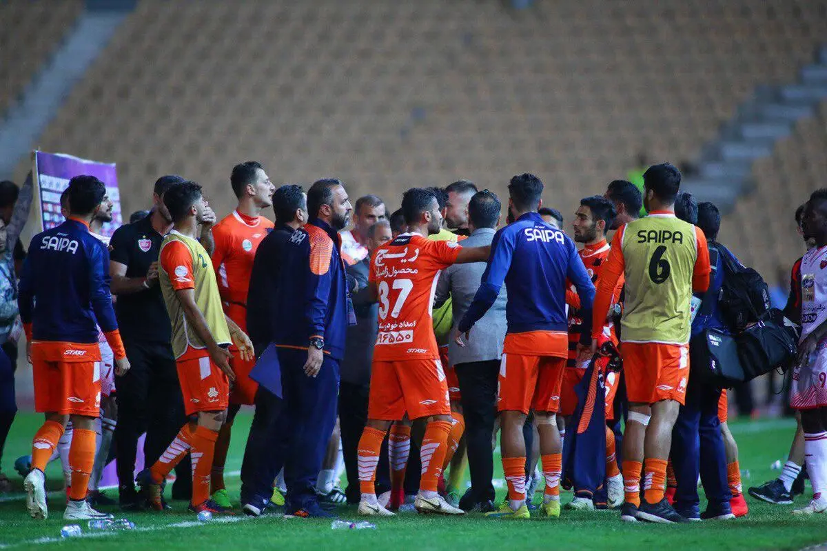 تهدید بزرگ تیم برانکو؛ دو بازیکن جنجال ساز پرسپولیس محروم می‌شوند؟