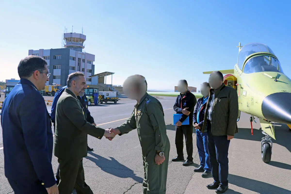 وزیر دفاع از مراحل تست‌های پروازی جت آموزش پیشرفته «یاسین» بازدید کرد