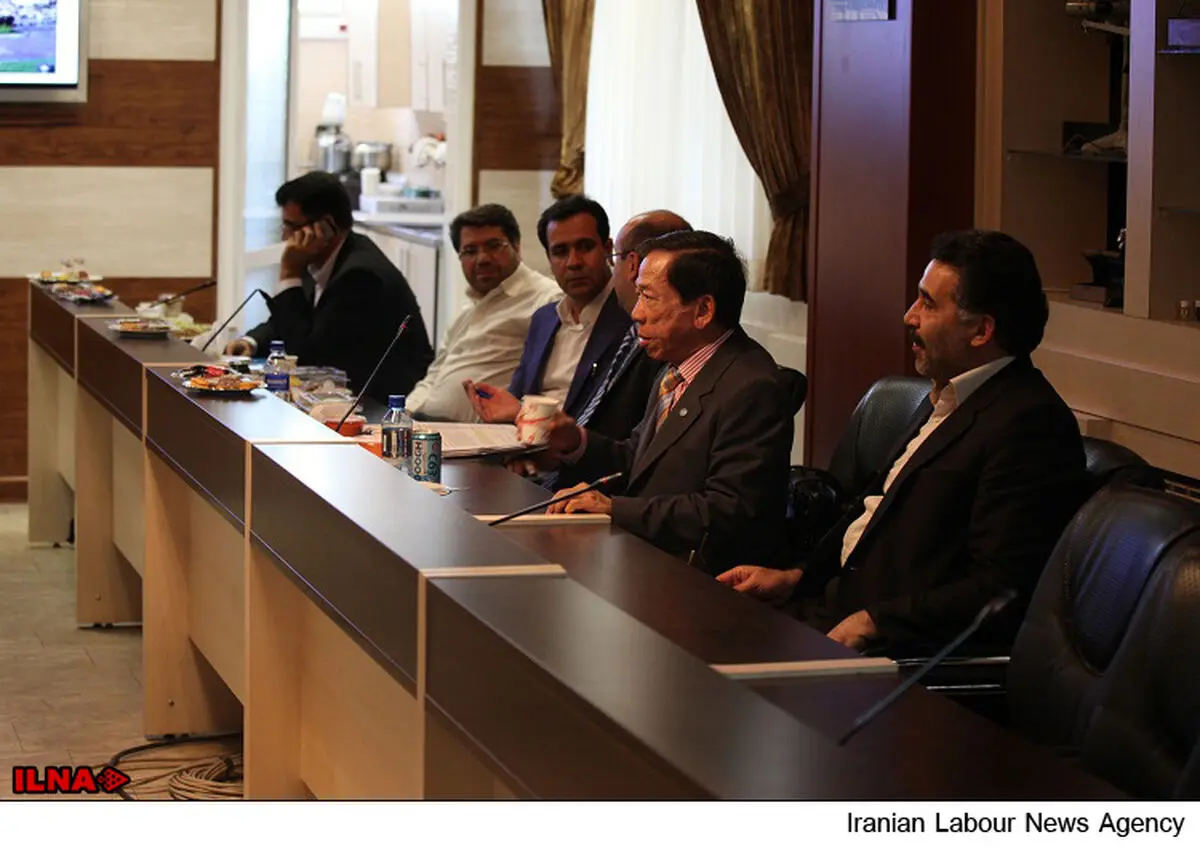 بازدید دو مسئول سازمان ملل از آزمایشگاه کنترل غذا و دارو
