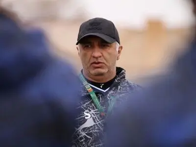 منهاجی: فصل تمام شد بازیکن خارجی ما نرسید/ چه اصراری است که مربی محروم روی سکو نباشد؟!