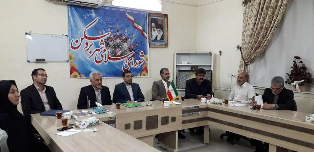 میدان و بلوار ورودی بردسکن وضعیت مناسبی ندارد 