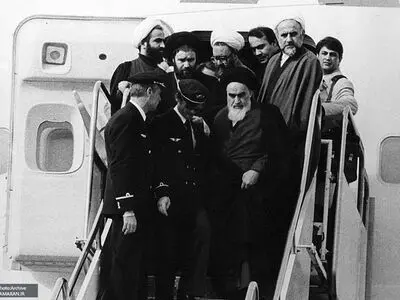 خاطره آیت الله خامنه‌ای از روزی که یک نظر امام را دید
