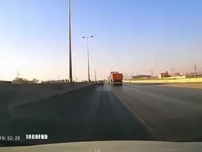 تصادف شدید نیسان آبی در اتوبان قزوین‌ کرج + فیلم