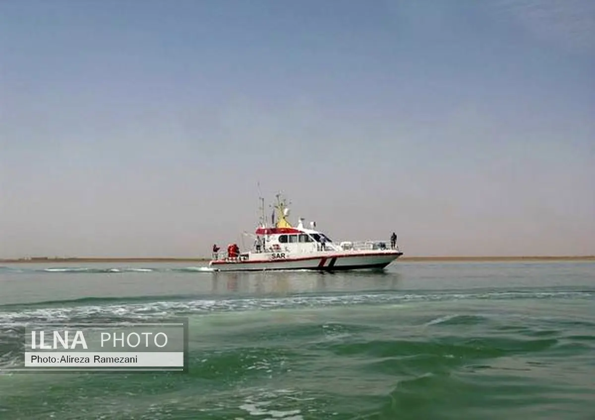 نجات جان ۹ نفر سرنشین لنج باری در آبهای بنادر خوزستان