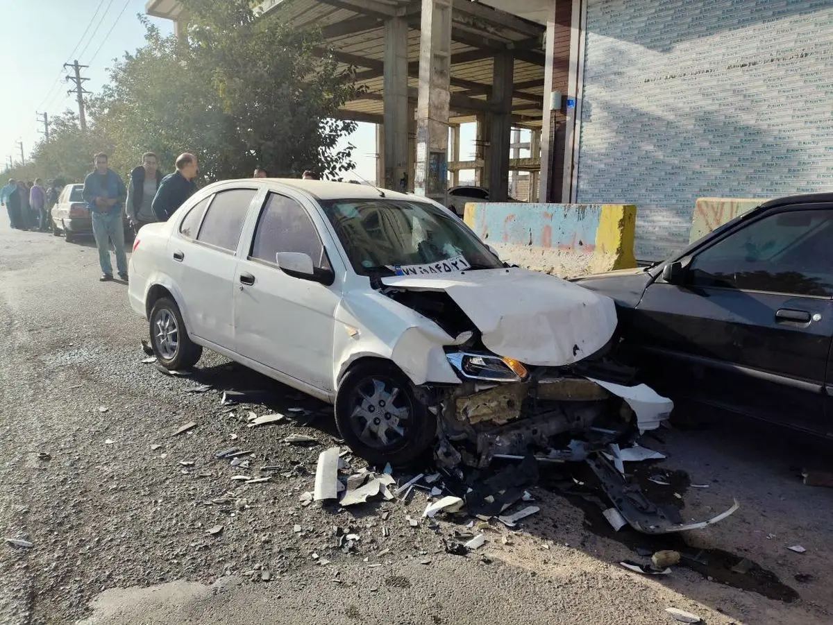 مصدومیت ۱۵ دانش‌آموز در سانحه تصادف سه سرویس مدرسه