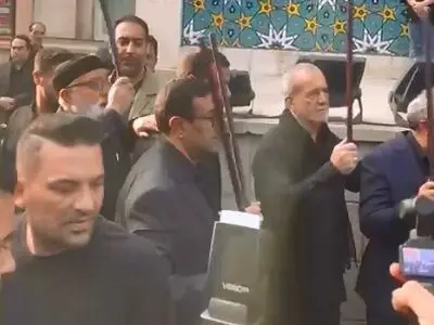 حضور مسعود پزشکیان رئیس جمهور در آئین عزاداری تاسوعا در استانداری آذربایجان شرقی + فیلم