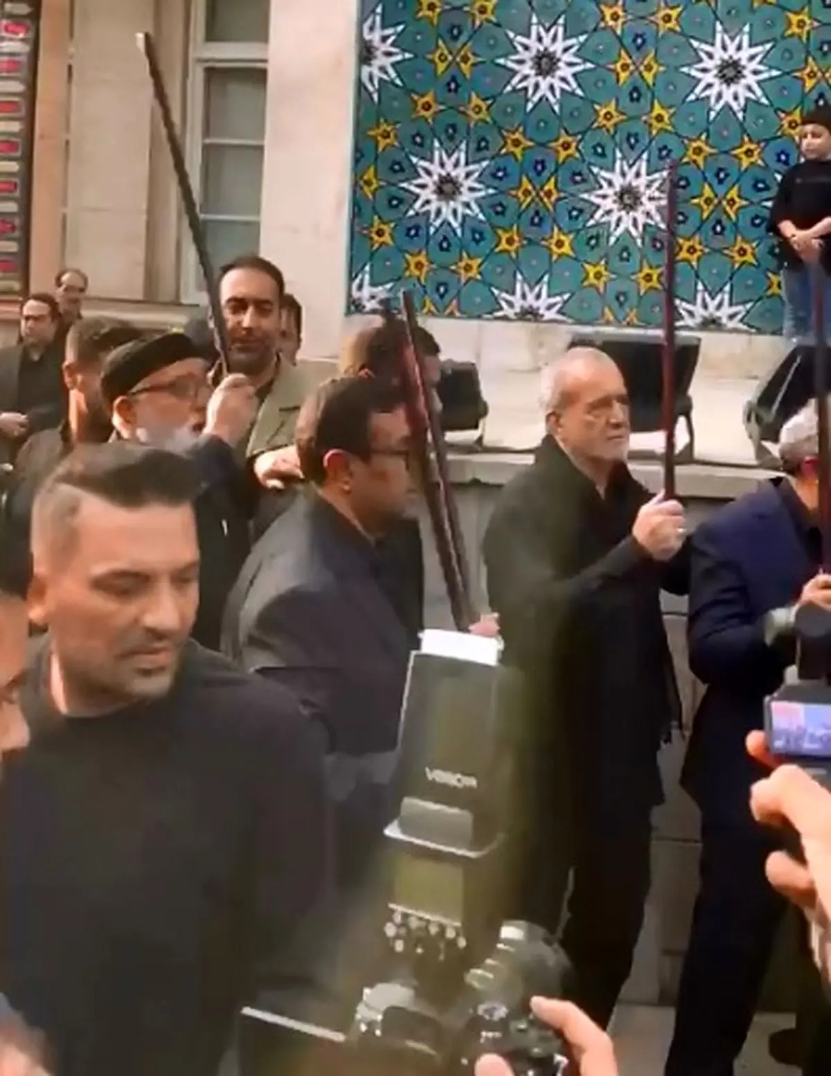 حضور مسعود پزشکیان رئیس جمهور در آئین عزاداری تاسوعا در استانداری آذربایجان شرقی + فیلم