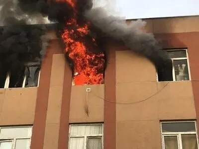 نجات جان ٢٠ دختر دانشجو از میان دود و آتش خوابگاه در مشهد 