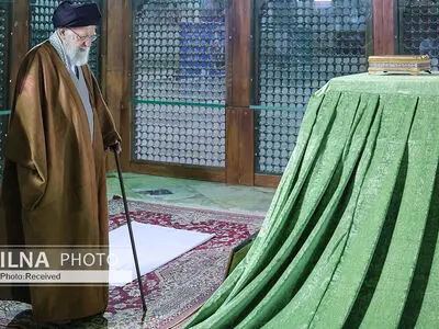 حضور رهبر انقلاب اسلامی در مرقد بنیانگذار جمهوری اسلامی ایران و مزار شهدا