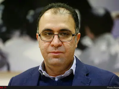 نرخ ترجیحی۴۲۰۰ تومانی تاثیری در رفاه عامه ندارد/ افزایش نرخ دولتی به ۸ هزار تومان کسری بودجه را کاهش می دهد/ زدن برچسب نولیبرالی به سیاست‌های علمی برای توجیه ویژه خواری