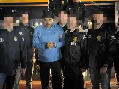 مادورو با دستبند در خیابان‌های نیویورک گردانده شد+ ویدئو