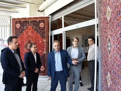 ​آیین زنده قالی‌بافی در شیراز برگزار شد/ هر دار قالی، دریچه‌ای به سوی توانمندسازی اقتصادی