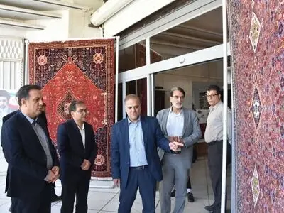 ​آیین زنده قالی‌بافی در شیراز برگزار شد/ هر دار قالی، دریچه‌ای به سوی توانمندسازی اقتصادی