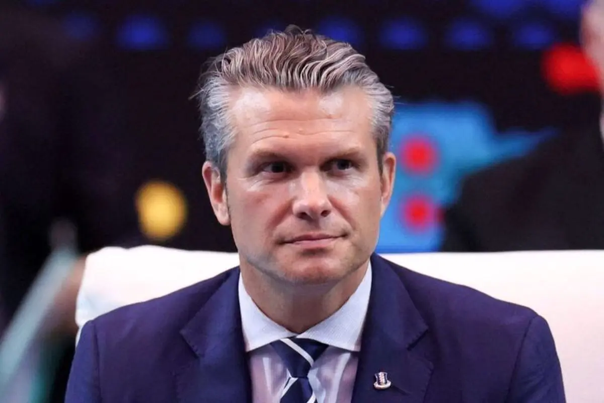 هگست به ویتنام سفر میکند