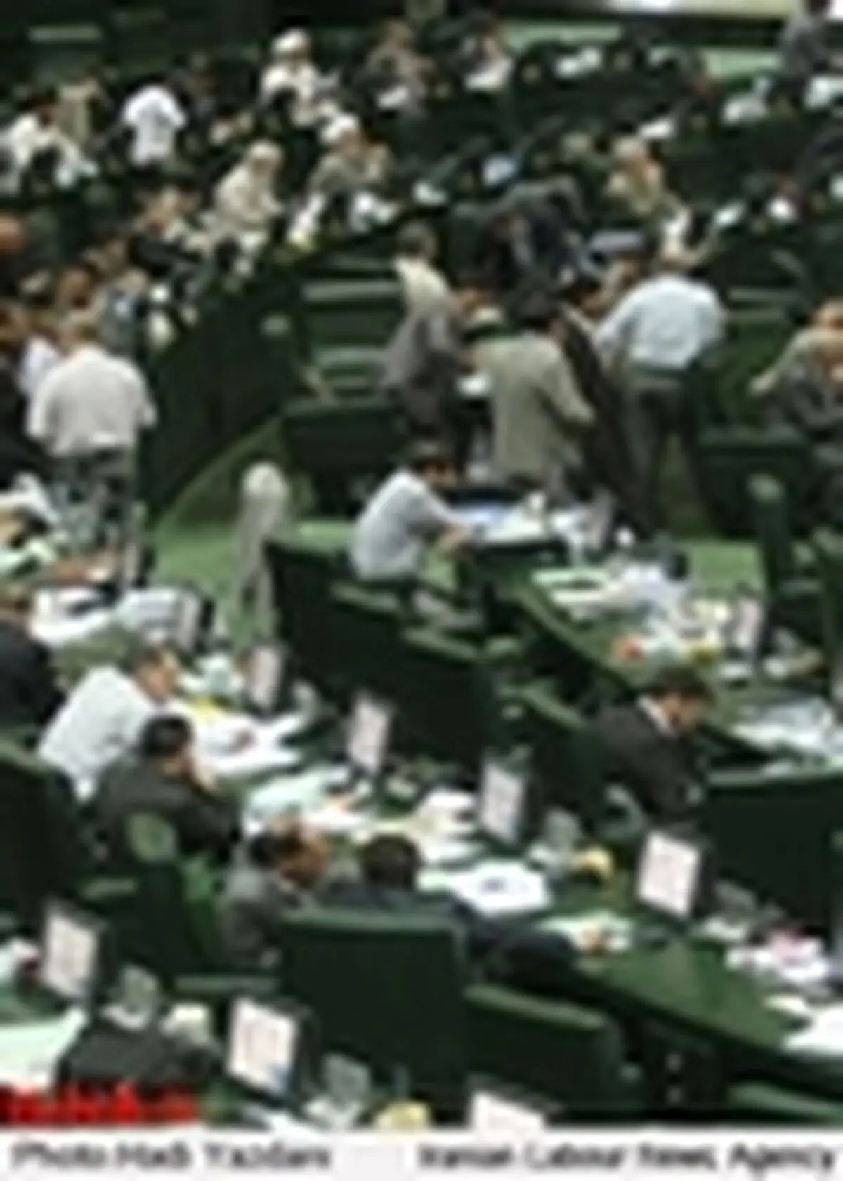 کمیسیون شوراها ابهام در اعضای کمیسیون احزاب را بررسی می‌کند