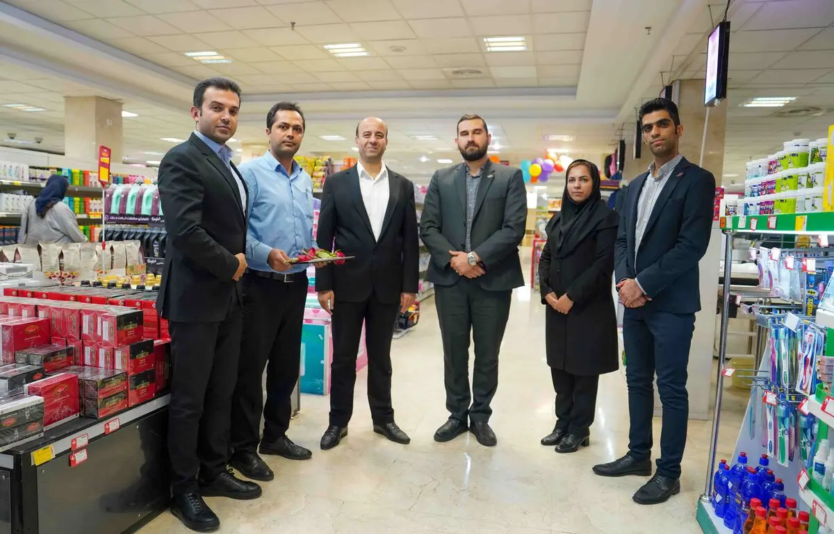 اهدای جوایز برندگان جشنواره صندوقداران فروشگاههای زنجیره ای شهروند