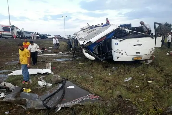 واژگونی اتوبوس تور گردشگری در قزوین ۲۷ کشته و مجروح برجای گذاشت