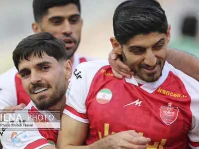 دیدار تیمهای فوتبال پرسپولیس تهران و هوادار گزارش‌ تصویری)
