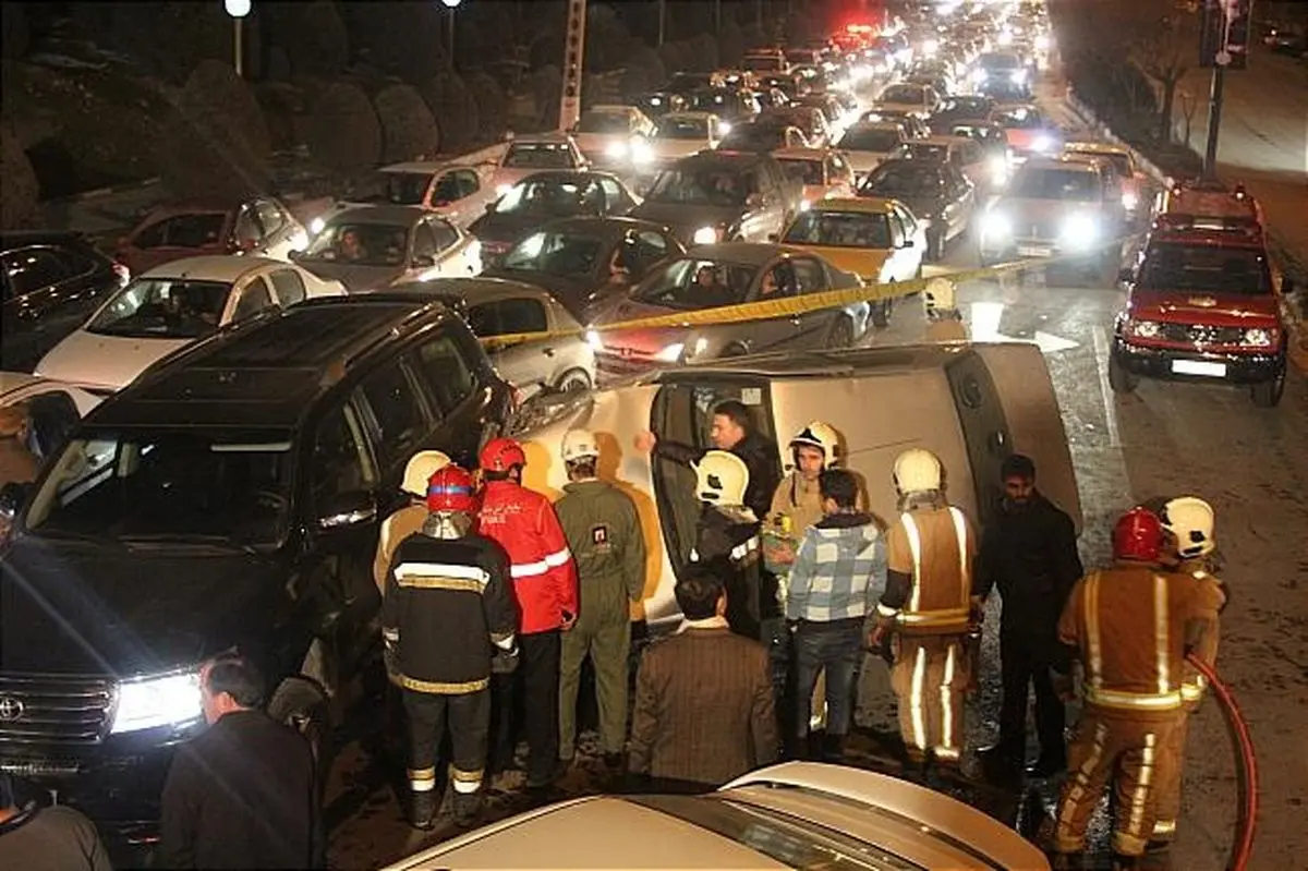 وقوع 2 تصادف زنجیرهای در اتوبان ساوه - تهران؛ یک کشته و 14 مصدوم