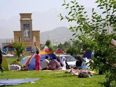 چادرخوابی در آرامگاه باباطاهر ممنوع است