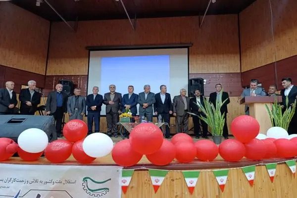 تمام قد از کارگران و بازنشستگان حمایت می کنیم