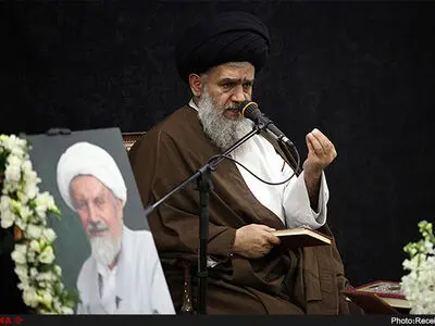 دوری از شهرت‌طلبی ویژگی بارز آیت‌الله مومن بود