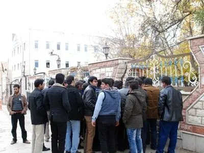 تجمع کارگران فولاد بویر احمد مقابل استانداری کهکیلویه وبویر احمد