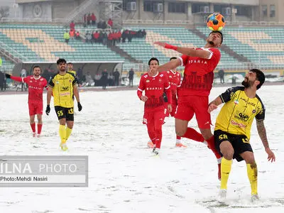 دیدار تیم‌های فوتبال پرسپولیس تهران و سپاهان اصفهان