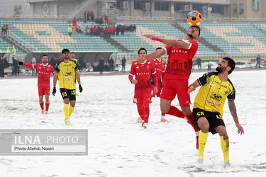 دیدار تیم‌های فوتبال پرسپولیس تهران و سپاهان اصفهان