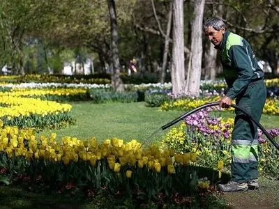 پل طبیعت تهران و کمر‌های خمیده کارگران/ پیمانکاران فقط به دنبال سود اقتصادی هستند